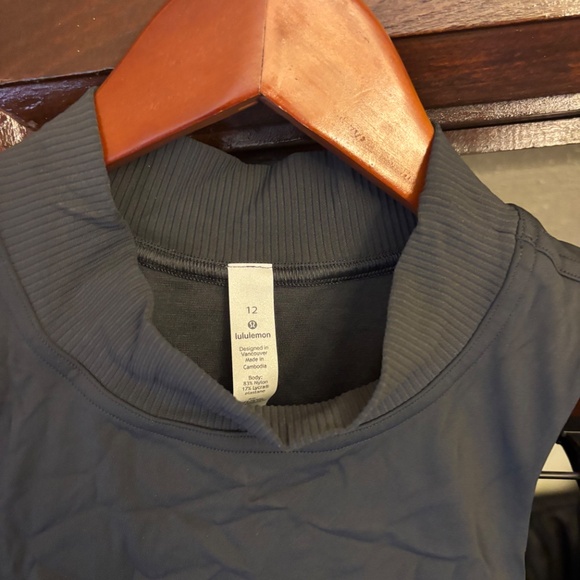 Lululemon, Train Free Crop Tank, size 12 - Picture 4 of 6